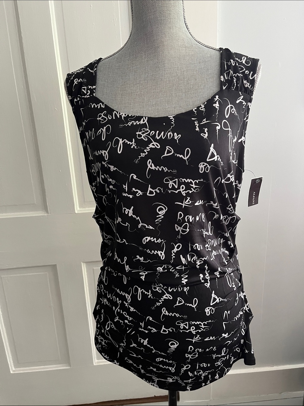 NWT• ALFANI TOP